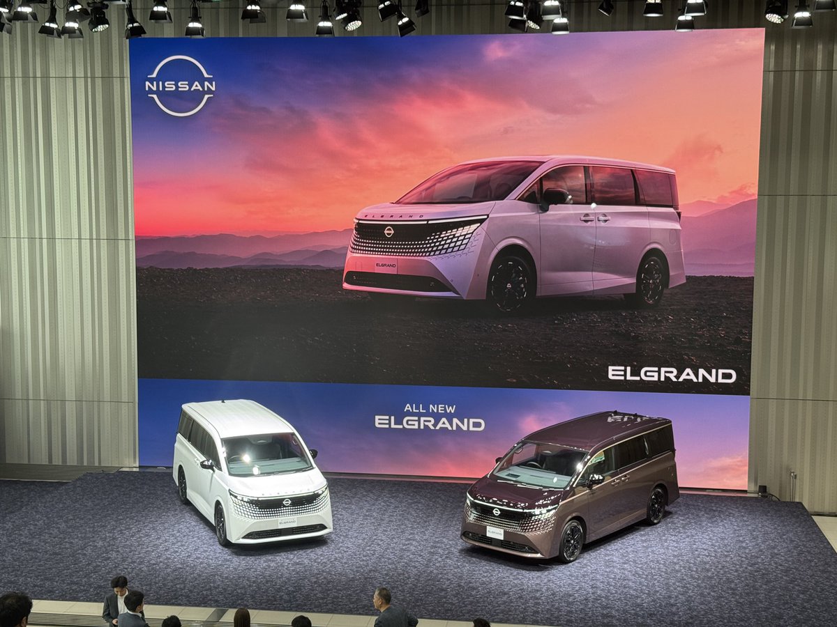 ChiyaMatsume's tweet photo. 日産本社、歴代エルグランド並んでてアツい https://t.co/V8hoUdujoE
