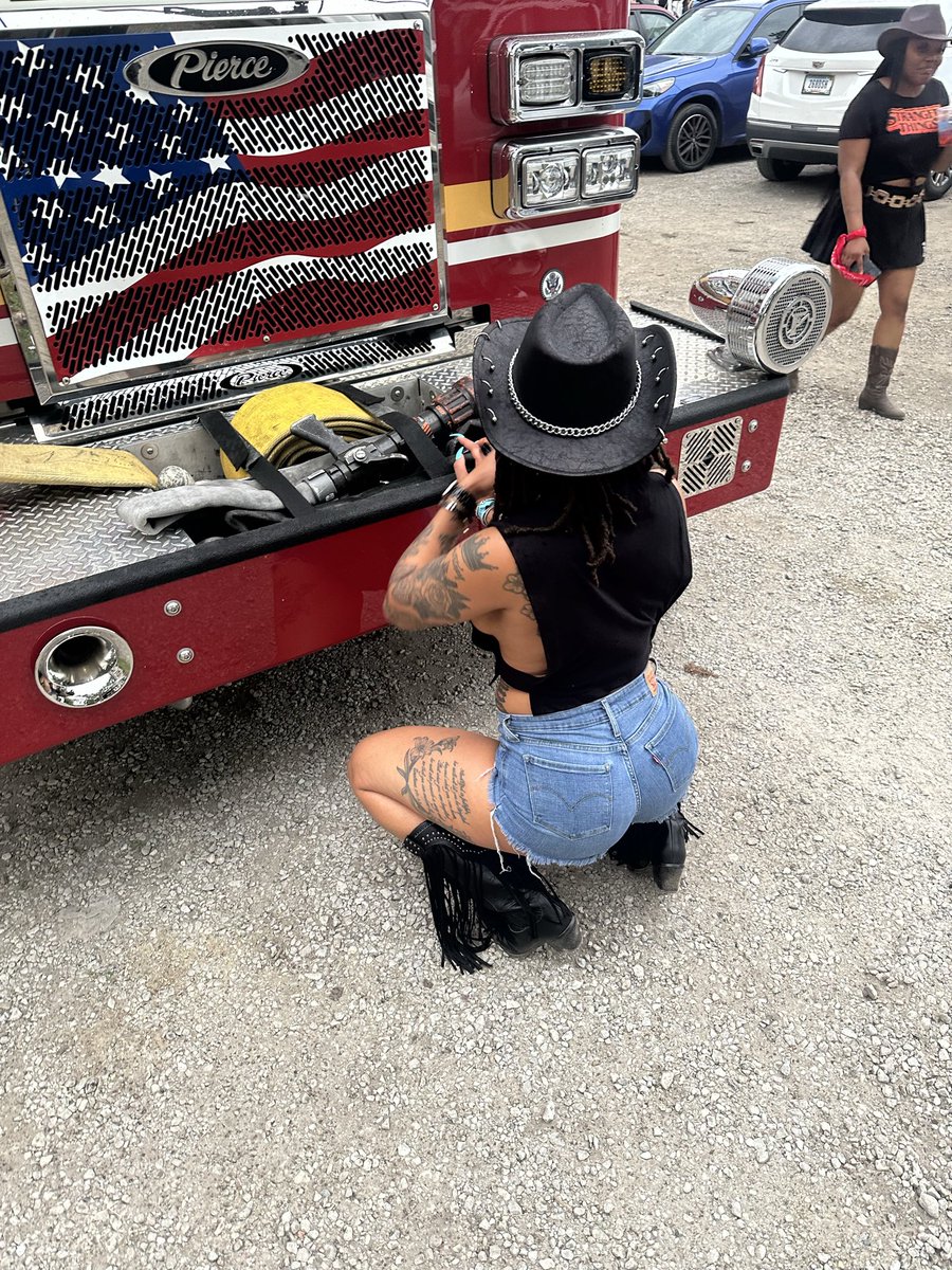 adoree_lexi's tweet photo. 🚒🧯🧨🤠 https://t.co/fEV72nPSPt