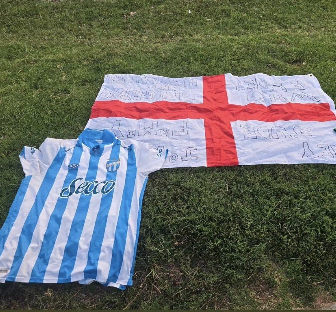 Barras_LATAM's tweet photo. 🇦🇷🏴󠁧󠁢󠁥󠁮󠁧󠁿 Banderas Inglesas robadas por All Boys, Newell's, Atlético Tucumán y Atlético Rafaela. https://t.co/qXpxwJslVe