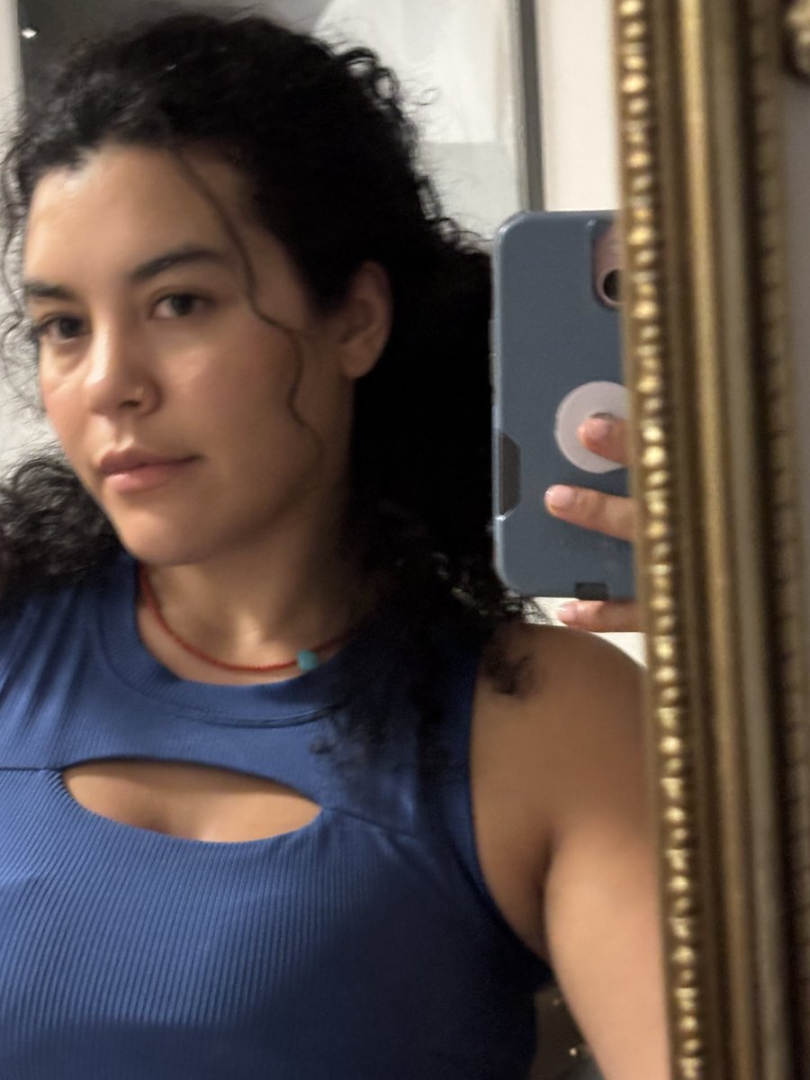 miaossimi's tweet photo. catching a glimpse of yourself doing all of ur laundry on a Wednesday night bc ur around to on a four day weekend birthday celebration extravaganza core https://t.co/eAxqH2MjrX