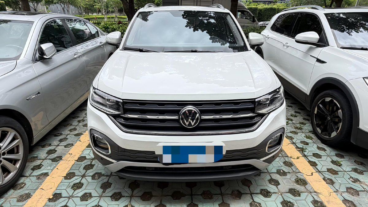 Austin67tuo's tweet photo. 🚨 Fresh Stock: VW Tacqua
Compact SUV ready for global shipping!
Trim: 1.2T Smart Link Edition
Mfg Date: Sept 2023 / Reg: Jan 2024
Odometer: 57,000 KM
Condition: Original Paint, No Accidents
High quality, competitive sourcing. 
DM for pricing &amp; details! 📩
#CarSales #usedcars https://t.co/BTqQe34Gbp