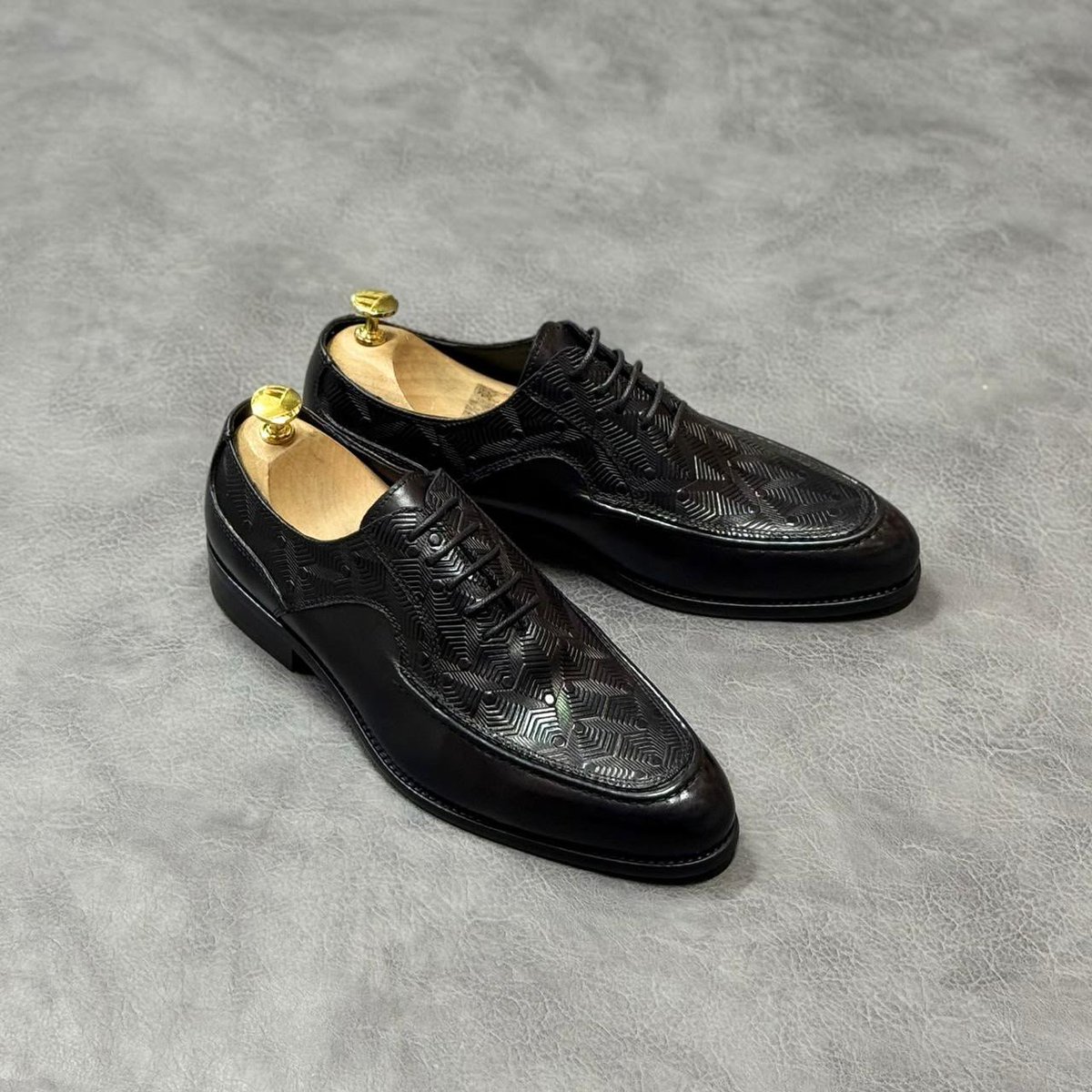 itsMJ_Ke's tweet photo. Mko aje wadau? Wale mnadai viatu si mkuje mshike pairs kadhaa hapa @good4lifekicks at affordable prices😊

Kuna officials kama F1, F4 at ksh. 5299/= Sneakers kama F2 at ksh. 3799 na pia kuna for kids kama F3 at ksh. 3499/=

Order via 0791 061 950 https://t.co/nNJvCpL0Ev