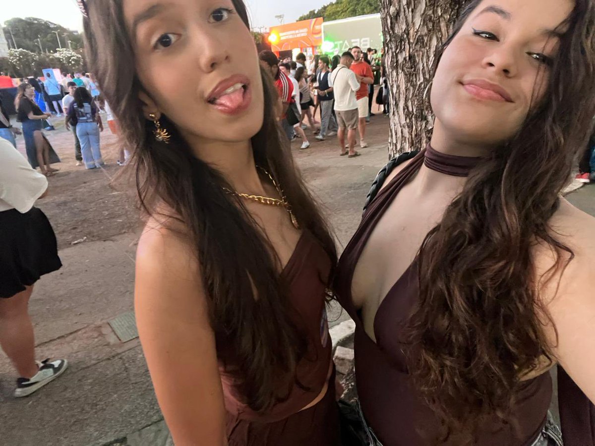 liadapesca's tweet photo. feliz dia 16, amor pra minha vida! selecionei fotos zoadinhas para te dizer q em todos os momentos a vida é bela quando estou com você. 🤍 KKKKKKK eu te amo. (vc linda em todas, fica difícil pra mim https://t.co/T8WILGWLvc