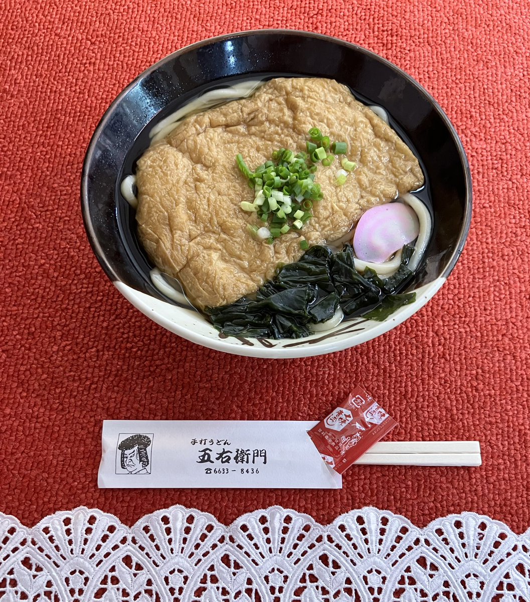 criminal_arrest's tweet photo. 連日☀️ホンマに暑すぎるなぁー😹
いつ倒れても おかしくないぞ。
年配のおば、偉いなぁー。
マジで尊敬するわぁ。
🕛この時間になると 緑色のメニューをガン見してる おば、いてる？
ちなみに 昨日は きつねうどんにしたよ。
最近 ハマり中🍙おにぎりは すぐに食べてしもた。笑。今日は 天ざるかなぁ🥢 https://t.co/AhLsMWMvnd