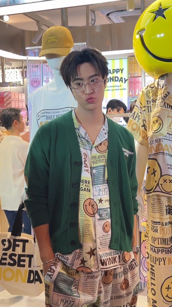 17febxkaew's tweet photo. เชื่อเถอะว่าความคิดถึงทำงานหนักมาก 😭😭
ไม่ได้เจอน้องเจมตั้งแต่ Press Tour Dangerous ❤️‍🔥 งานปิดบ้าง งานตัวเองรั้งขาบ้าง 🥹 ป้าคิดถึงน้องเจมมากจริงๆ 💗🥹🤲🏻

#Gemini_NT #เจมีไนน์ https://t.co/xc5qouGNkj