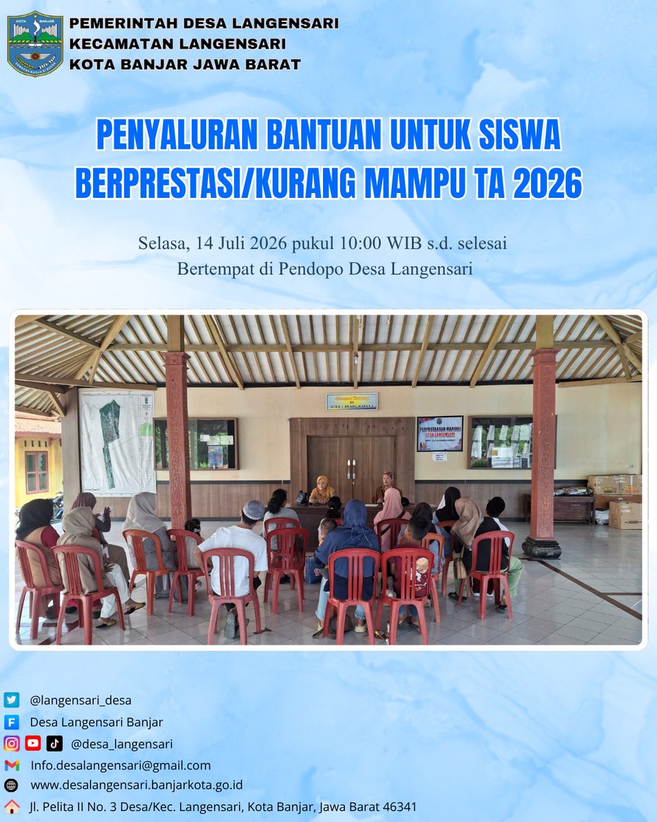 langensari_desa's tweet photo. Penyerahan Bantuan diberikan oleh kepala Desa Langensari Ibu Yanti secara simbolis. Bantuan yang diberikan berupa perlengkapan sekolah kepada 12 orang siswa/siswi berprestasi atau kurang mampu. https://t.co/Ll9r6s7NIn
