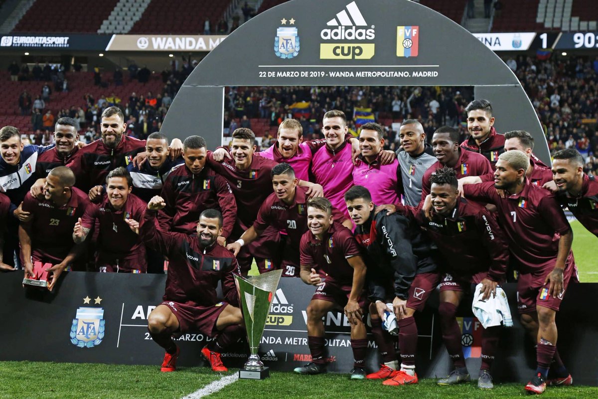 LabradorR__'s tweet photo. @canterano_ ¿De que hablas, bro? Si mi poderosisima Vinotinto le ganó la final de la Adidas Cup a la Argentina de Scaloni 🗿 https://t.co/r3ncdEB38R