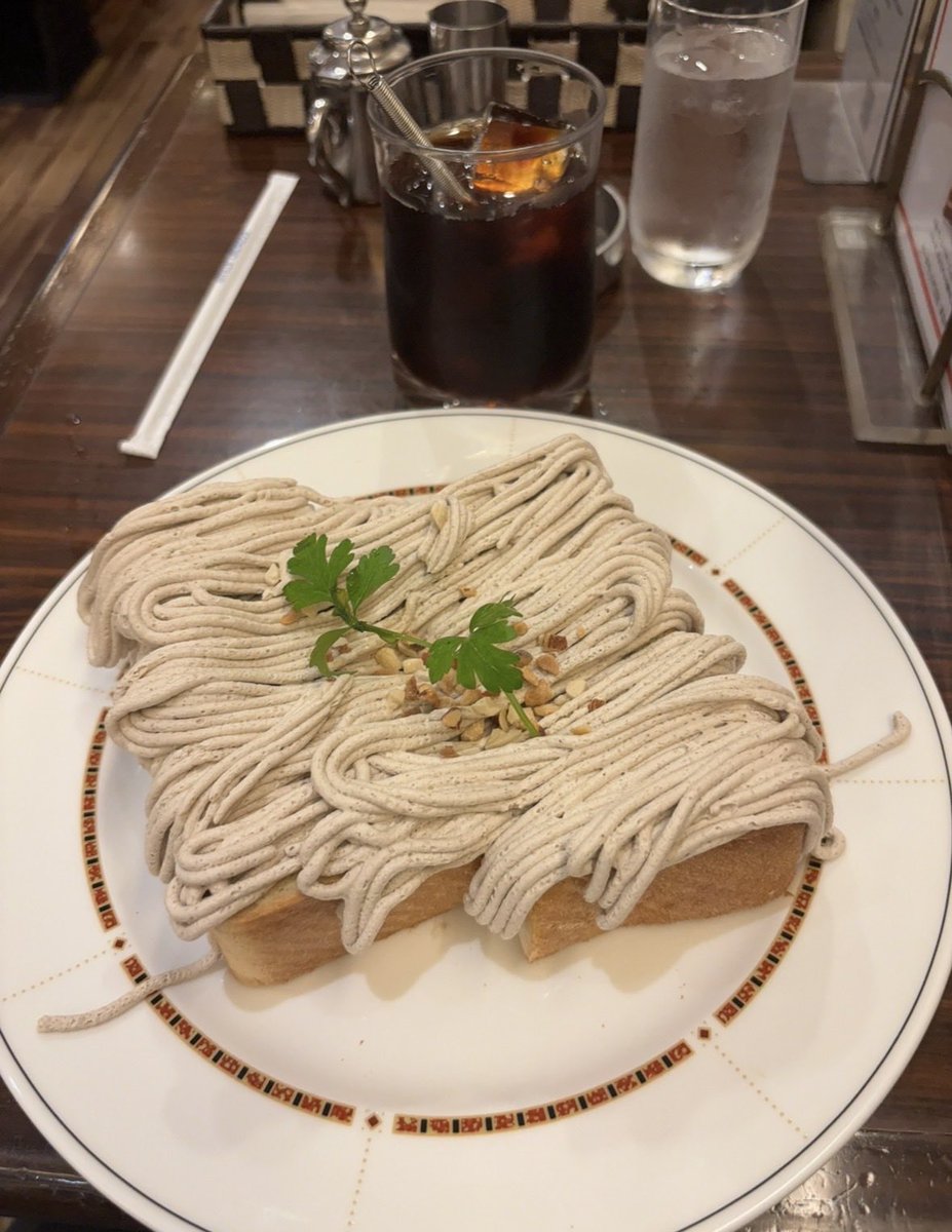 EpGpox496812's tweet photo. 大阪の大阪駅前第3ビルの地下2階にある 珈琲店 スパニョラさんに行ってきました😃

今回は名物のモンブラントーストを食べました‼️

けっこうボリュームがありモンブランも甘く美味しかったです😋

また再訪します👍 https://t.co/z1cWUZSIjt