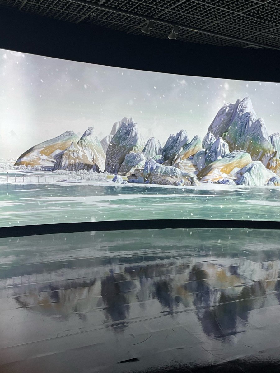 M19NMq0fqO2E2Ud's tweet photo. Just stepped out of a immersive digital art exhibition—colors, shapes and light wrapped around me like a dream, no brush, no canvas, just pure feeling  #ArtExperience https://t.co/jDv9FJGkeB