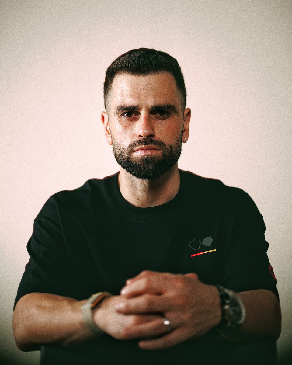 selangorfc's tweet photo. 🫡 Ready to make his 𝗺𝗮𝗿𝗸 in 𝙍𝙚𝙙 &amp; 𝙔𝙚𝙡𝙡𝙤𝙬. 💊

#SelangorFC #ThisIsSelangor 
#HeritageRedefined #PeterIsRed https://t.co/uVEAGj5pSU
