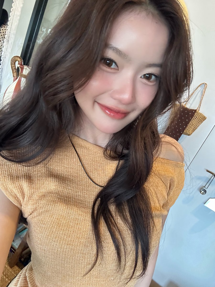 PIXXIEofficial_'s tweet photo. เริ่มต้นวันใหม่ด้วยเพลงเพราะ ๆ อย่าง ‘ชอบกลับได้ยัง’ กันแล้วยางงงง หวังว่าพิกเจ้วทุกคนจะชอบนะคะ 🥺💜✨

#PiXXiE #Mabelz_PiXXiE
#ชอบกลับได้ยัง_RisaNARISAxPorscheMabelz https://t.co/LUXQctaWRs