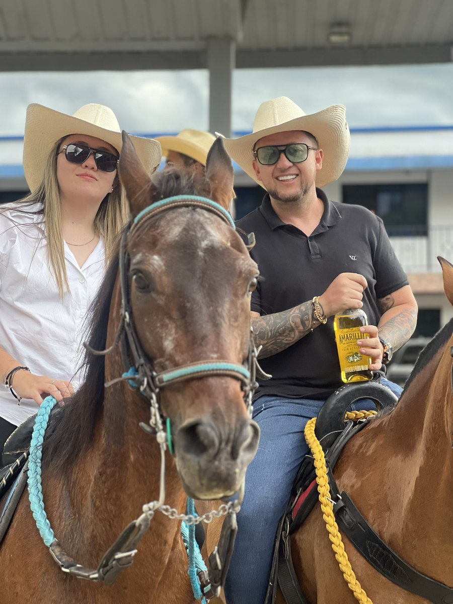 PedrazaEG6's tweet photo. Te amo bro, que toda esta mierda pase ya, y salgas muy bien, que salgas y sigas creciendo hpta… que Dios ilumine tu vida y te traiga de vuelta a casa, usted es un guerrero y que estoy sea una anécdota más de vida ❤️‍🩹 papá desde el cielo está moviendo también de todo 😭 https://t.co/XVWlgR2FIy