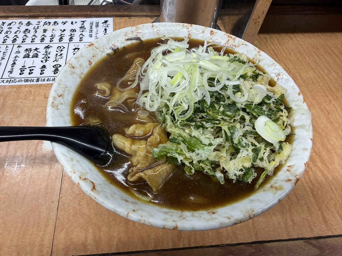 lee_otokage's tweet photo. 秋葉原　川一
カレーそば＋春菊天

一見立ち蕎麦的な店構えですが価格は立ち蕎麦の価格ではないです。そして味もそれに見合ったレベルの高いもの。観音池ポークたっぷりのカレー蕎麦は醤油のキレとそれに負けない旨味。春菊天もサクサクで油切れ良くエアリー。美味しかった。 https://t.co/My3K0u8FQp
