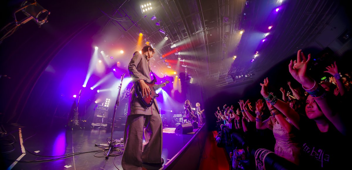 visunavi's tweet photo. 【umbrella】
📝ライヴレポート

＜umbrella presnts「路地裏サーチライト」＞
2026年6月23日大阪BIG CAT

umbrellaの魂に応えた有村竜太朗、メリー、ザアザアが大阪に集結！
大阪の路地裏に咲き誇るストーリーは終わらない。

🔻レポートはこちら🔻
https://t.co/BzFxEdmrzz

@umbrella_DATA
@armr_r_official
@merry_official
@xaaxaa_official