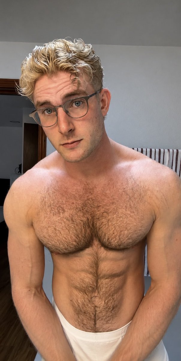 OopsItsClark's tweet photo. Blonde or Silver Fox Clark? https://t.co/TQUGfMtEKB