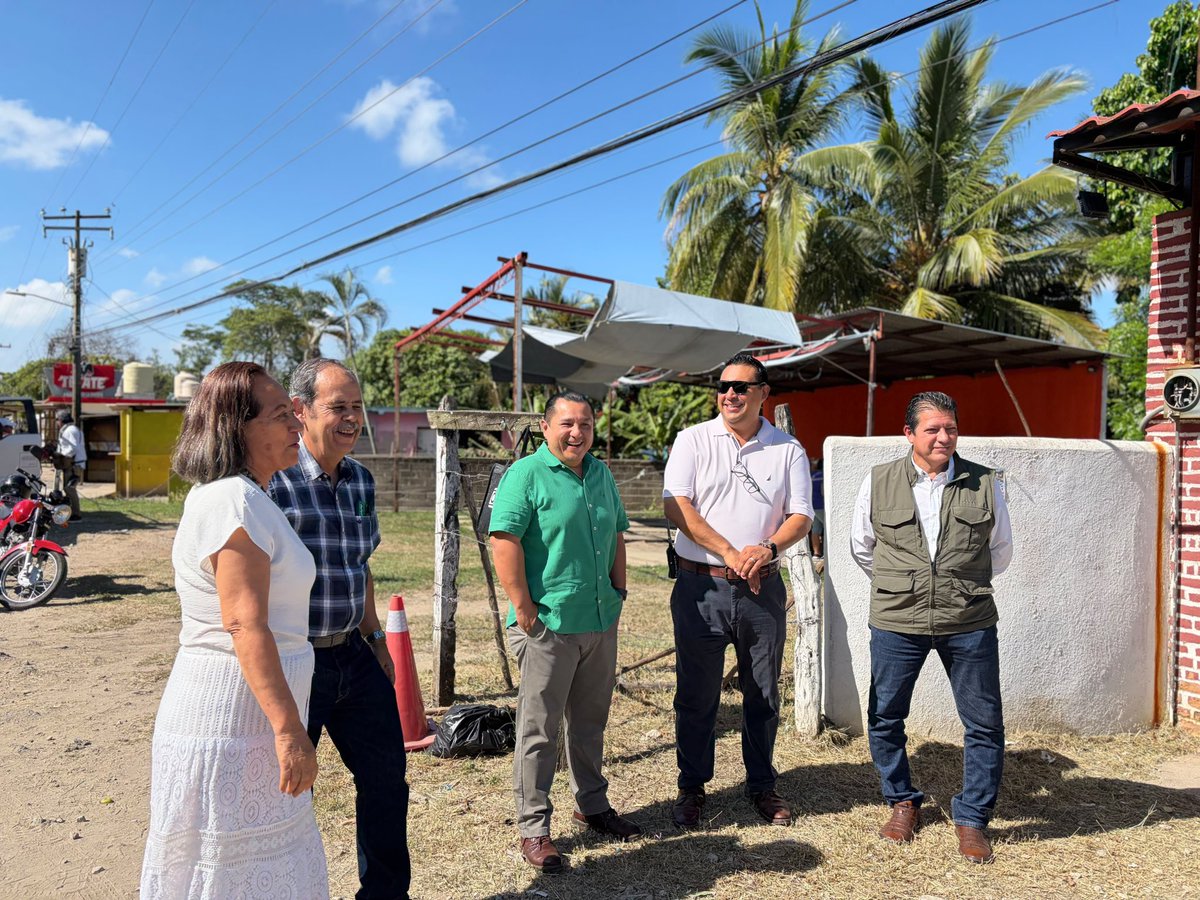 JohnnyMRegidor's tweet photo. Seguimos caminando el territorio, escuchando de primera mano a nuestra gente y fortaleciendo un gobierno cercano. Con #CentroMásCerca, nuestra presidenta municipal, @YolandaOsunaH, refrenda su compromiso de escuchar y atender las necesidades del pueblo. https://t.co/hBtePSIkOK