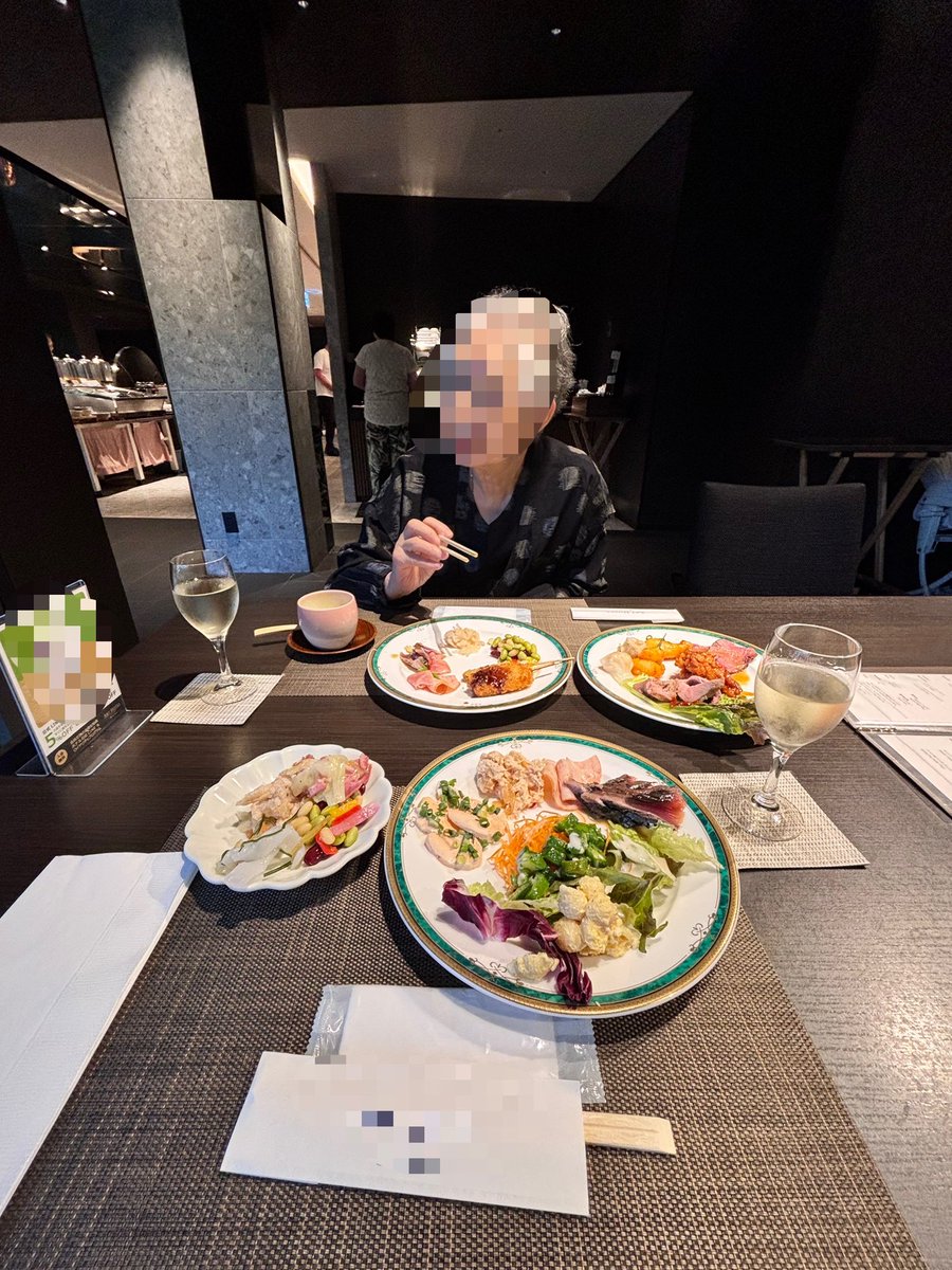 bratgesui's tweet photo. 90代祖母普通にカツやドーナツ食べてて胃腸が健康すぎる https://t.co/KfERcab4Jv