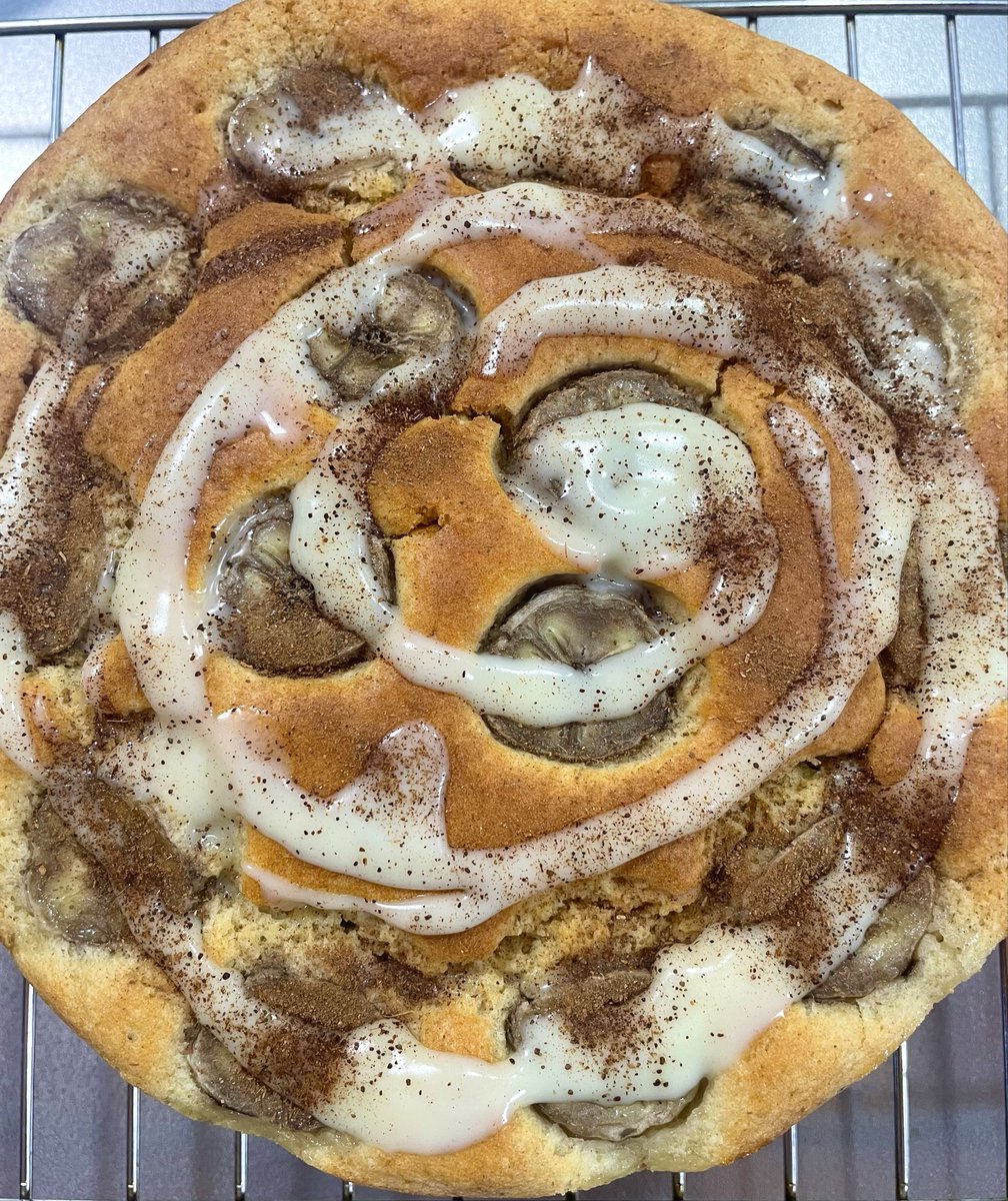 tefutefucode's tweet photo. 砂糖控えめバナナケーキに
アイシングを🌀ぐるぐる
#バナナケーキ
#炭水化物 https://t.co/WiIsUIZp3i