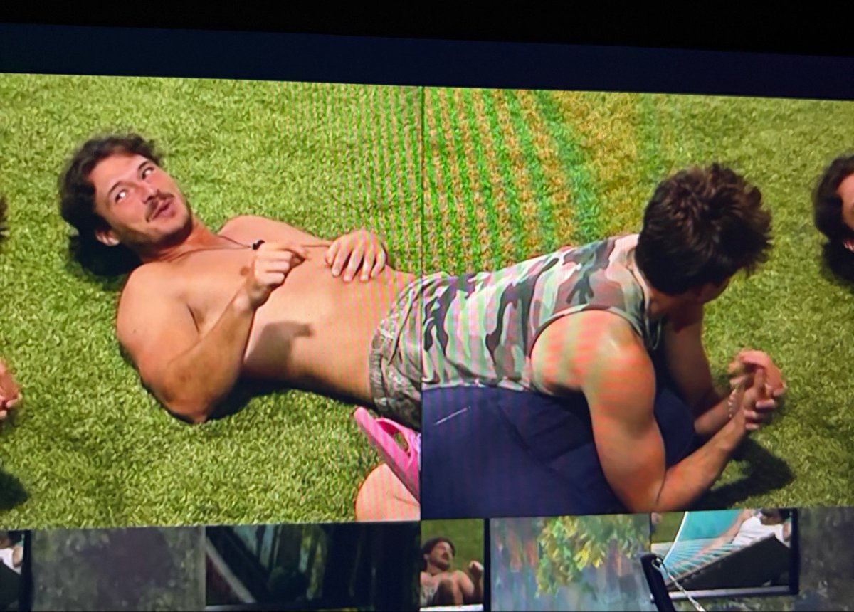 neocanes's tweet photo. i just got so confused for like 15 seconds but then i realized #bb28 https://t.co/hZEUFNUHbp