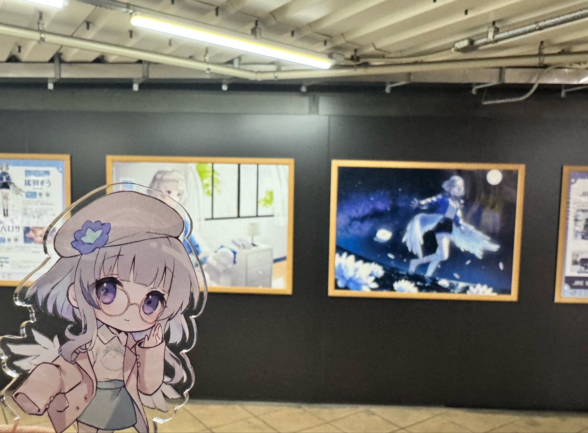 gonbe25's tweet photo. #稀羽すう
「Yamanote Line Museum」秋葉原駅みてきましたー
DAYとNIGHTで違った魅力になっていて、わくわく感や楽しさを感じました！
とりがまんまるで可愛い！
想像よりデカデカで見つけやすかったです！！ https://t.co/yBfT4n99CA