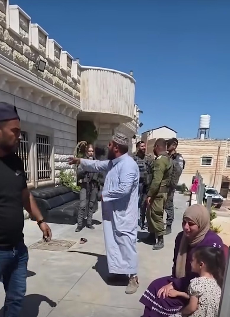 alsiyabi2's tweet photo. 🗽🌎WORLD🌍🌏⚖️Wed 15 Jul 2026
Al Derat South Jericho⛪PALESTINE🇵🇸
🇩🇪✡️Europeans⛴️Zionists🕎🇬🇧🇵🇱🇺🇦
Mercerneris🥵STEALs a Palestinian🇵🇸
Family House🏡by Military✡️Force💣.
the✡️Daily🦖Criminals☠️🕎Acts🦕!.
#World🗽⚖️#America✡️💣#Gaza☠️
#Europe🇪🇺⚖️#Germany🇩🇪#Italy🇮🇹
#Isrhell🧳⛴️🚮 https://t.co/YhDyQOm6KK
