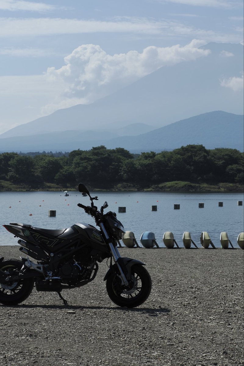 zenbenelli's tweet photo. 山中湖から二十曲峠へ。
精進湖・本栖湖を経由して道の駅しもべまで。写真は有りませんが道の駅しもべ、ゆるキャン△グッズだらけ…
#TNT125 #tnt125 https://t.co/GPAsSElPSy