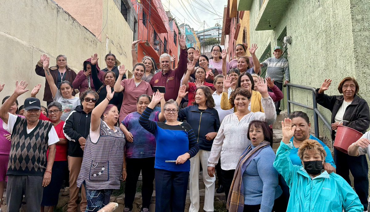 NarroJose's tweet photo. No hay mejor manera de fortalecer la #Transformación que caminar junto al pueblo. Desde las colonias de #Zacatecas capital seguimos escuchando, informando y defendiendo nuestra #SoberaníaNacional, porque la #Grandeza de Zacatecas se construye en el territorio. https://t.co/XXUC0pxO5g