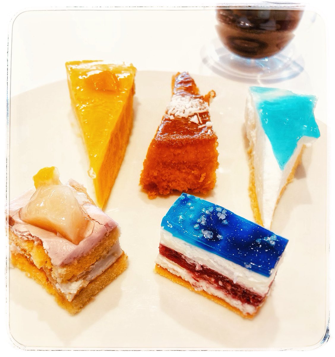 romanfss437's tweet photo. スイーツパラダイス上野マルイ店で
ケーキ食べに行った〜🍰✨

サマーフェア開催中で夏スイーツが
提供されてます〜
爽やかな味わいでとても食べやすい3皿以上は軽くいけた！！

お気に入りはミルクのアロエヨーグルトゼリー！！
ミルク濃厚！アロエの食感面白くて沢山ペロリした〜👍✨

#スイパラ https://t.co/gBiZUiWDTp