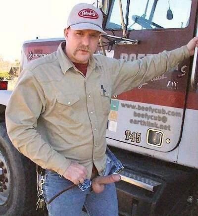 BurgerBoss00's tweet photo. #mustache #trucker #hat #vintage #jeans https://t.co/KQMbT0EP9E