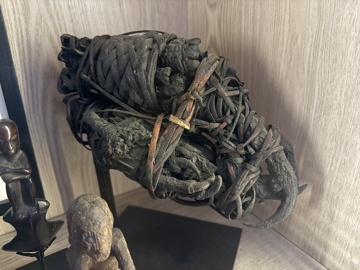 13thFool's tweet photo. These are Ifugao tu’doh (literally “to point”) or cursing wands used to inflict, direct or point misfortune and disfavor of the gods to the enemy. These tu’doh are very important as they were made from the Philippine Eagle (Pithecophaga jefferyi). https://t.co/r13dLojEVF