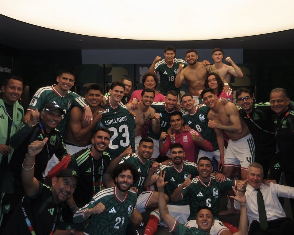 wanpipchit's tweet photo. imagínense la nostalgia con la que en un futuro hablaremos de este mundial y esta selección, como teníamos la fe hasta el cielo y como México estuvo más unido que nunca https://t.co/5FDQCvEgGk
