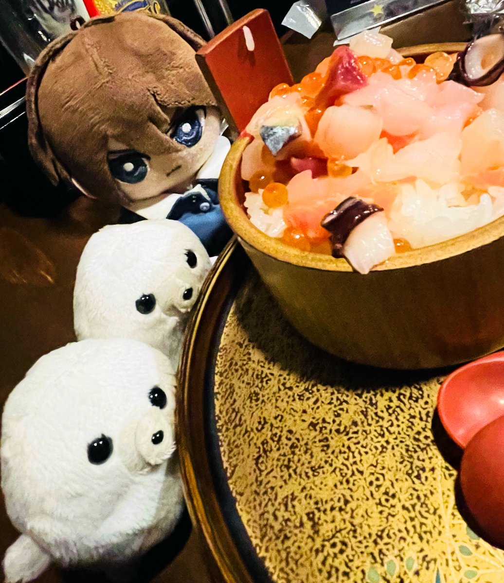 Yuki_uz's tweet photo. イチニぬいの旅の思い出

1ぬいとアザラシチームは海鮮
アザラシ「ひかってる…！」

2ぬいとアシカチームはとうもろこしの天ぷら
2ぬい&amp;アシカ「ひかってる…！」 https://t.co/BUPTww8qFw