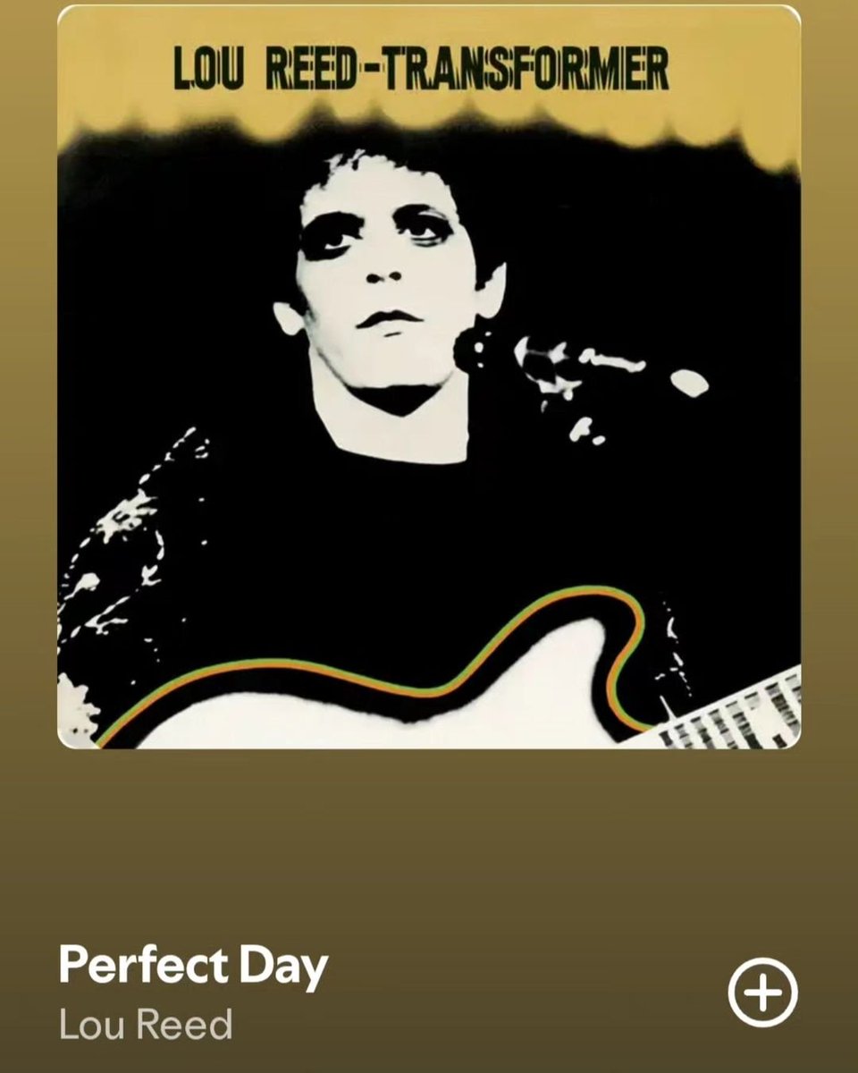 Minrsi's tweet photo. perfect day // wrapping up the day with a snap showcasing my new bangs, captured with the iconic z-flip mirror selfie. the day ended superbly, just like lou reed’s song. be sure to take the time to put your ears to it too! https://t.co/scqMDHzThQ