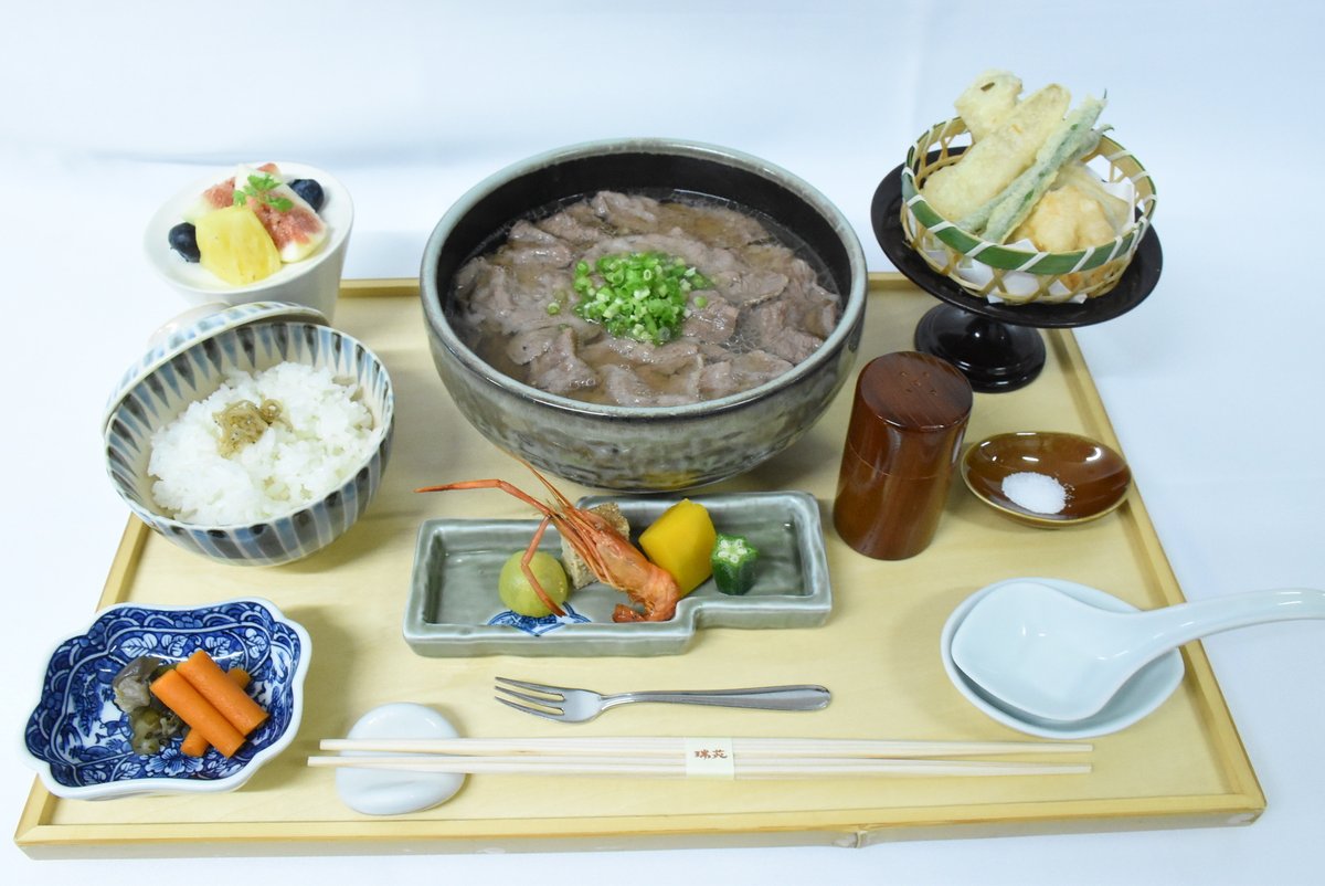 佐〉7月16日（木曜）、神戸市の「中の坊瑞苑」での第67期王位戦七