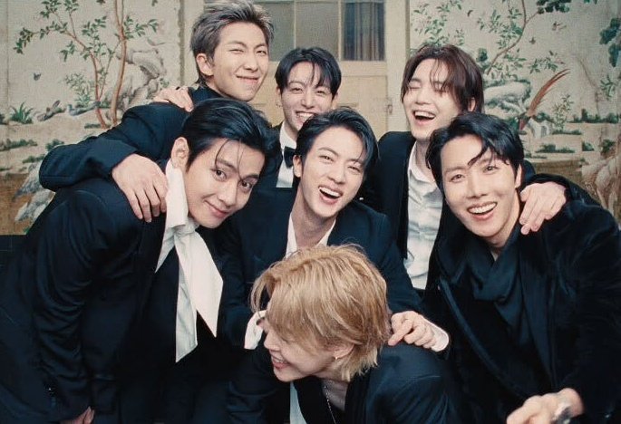 thvdiaries's tweet photo. bangtan sonyeondan for 'normal' https://t.co/424nan8U6s