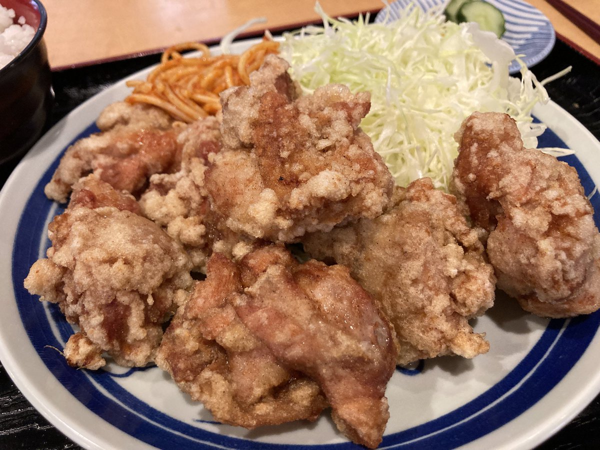 hamachanko's tweet photo. 知る人ぞ知る、知らない人は全く知らない前橋の老舗【富士ホール】にて3150の御通し！

まさに美味過ぎて滅！！👍

見事にダイエット失敗‼️

#浜亮太
#富士ホール https://t.co/8wKGZNzSiy