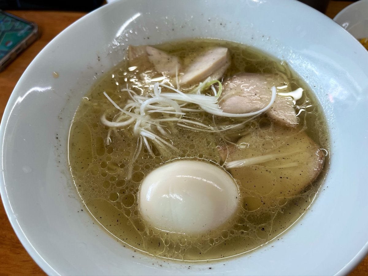 kusacotton's tweet photo. @mgmgtoooooon #ぐらさんに飯テロし隊
意識高い系鶏塩ラーメン https://t.co/8zND9Iakko
