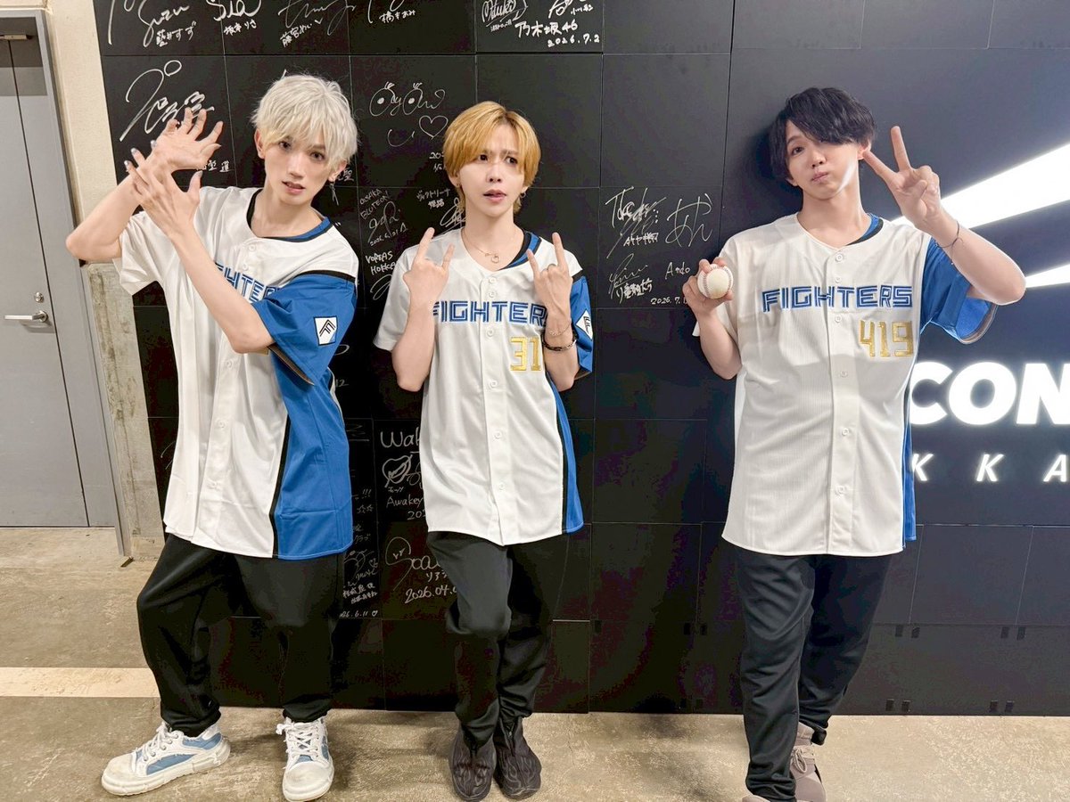 ando3official's tweet photo. .˚⊹⁺‧┈┈┈┈┈┈┈┈┈┈┈┈‧⁺ ⊹˚.
　　　🎸初ライブ終了‼︎🎤
  @エスコンフィールドHOKKAIDO
.˚⊹⁺‧┈┈┈┈┈┈┈┈┈┈┈┈‧⁺ ⊹˚.

"AFTER GAME”スペシャルライブ
エスコンフィールドHOKKAIDOにて
Andoお披露目となりました🎉✨✨

ファーストピッチでは、Andoから
ANCHORが投球させていただきました⚾️

皆様ありがとうございました‼︎
今後の活動もお楽しみに👀

⭐️改めてAndoをよろしくお願いします⭐️
#lovefighters #Ando