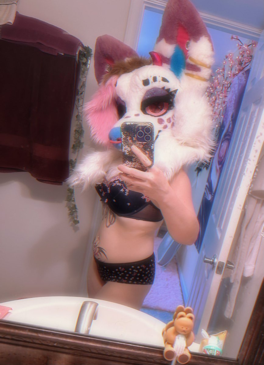 9tailedmistress's tweet photo. Don’t normally post my main suit on here but damn I look way too good in these pics, i couldn’t not post them🥵🥵 https://t.co/2GjQ0uDXFx