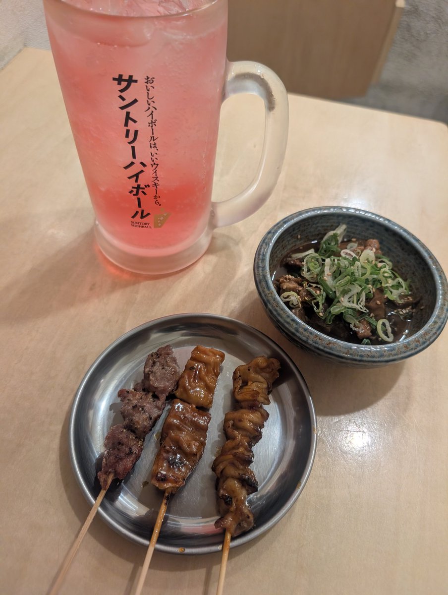 Tomosak09469145's tweet photo. 五臓六腑に染み渡るでぇ。
お気に入りのフェイスタオルどっかに落としてるでぇ。
551買って帰って飲みなおすでぇ。 https://t.co/EQNpjTDz9J
