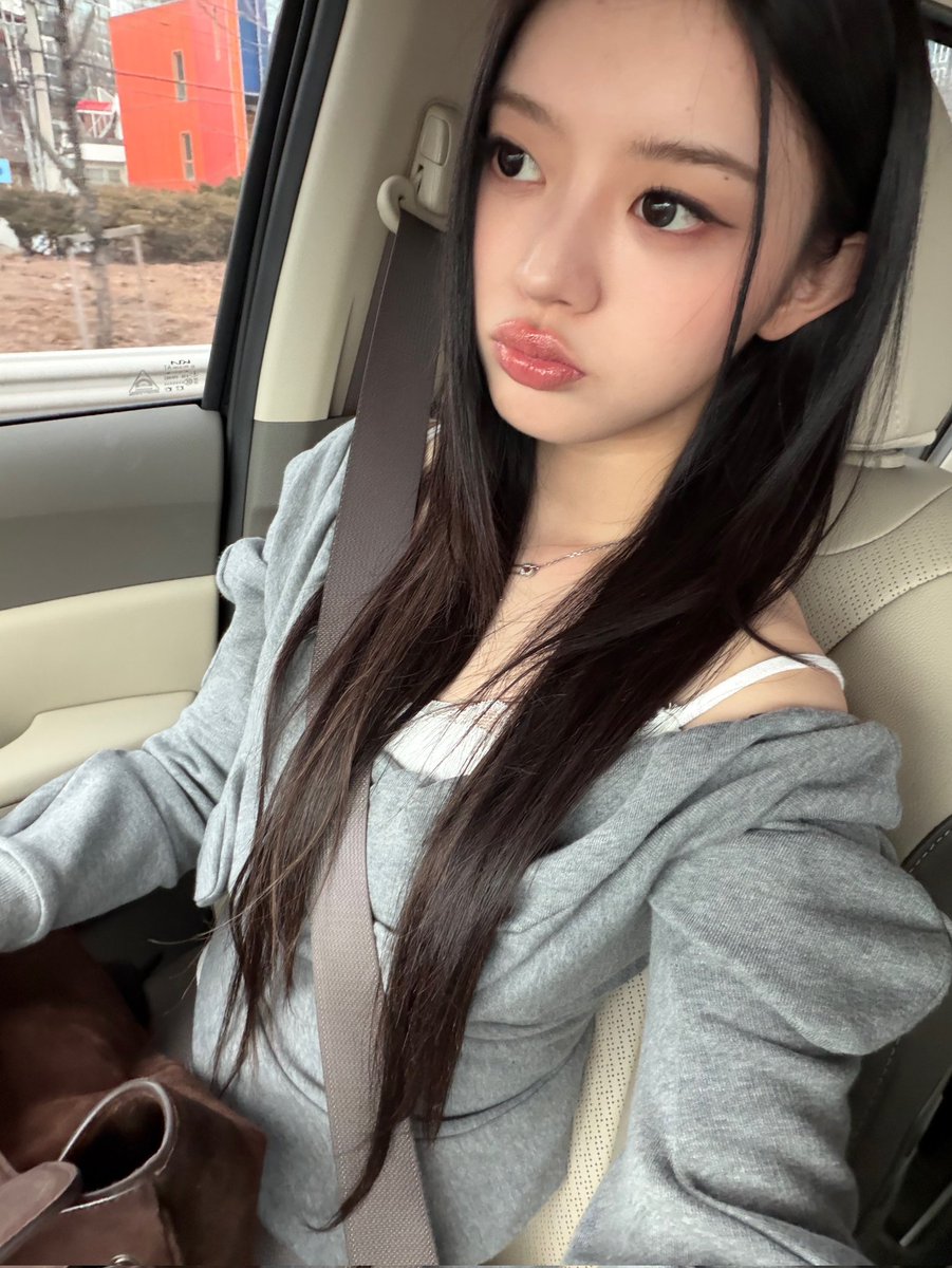 koji0720k's tweet photo. 民主到底是吃了多強大的女惡魔果實啊……才能變得那麼女人味十足呢？ https://t.co/qlmID2v1We