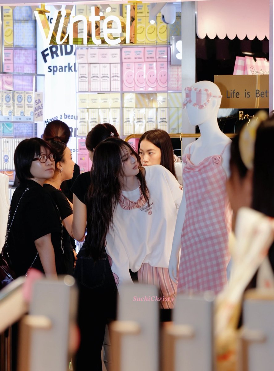 HouChristy's tweet photo. คนสวย😳

VIEW AT SLEEPING CLOUD SIAM CENTER
#ViewxSleepingcloudSiamCenter
#viewbenyapa https://t.co/eQOuJvKvIZ