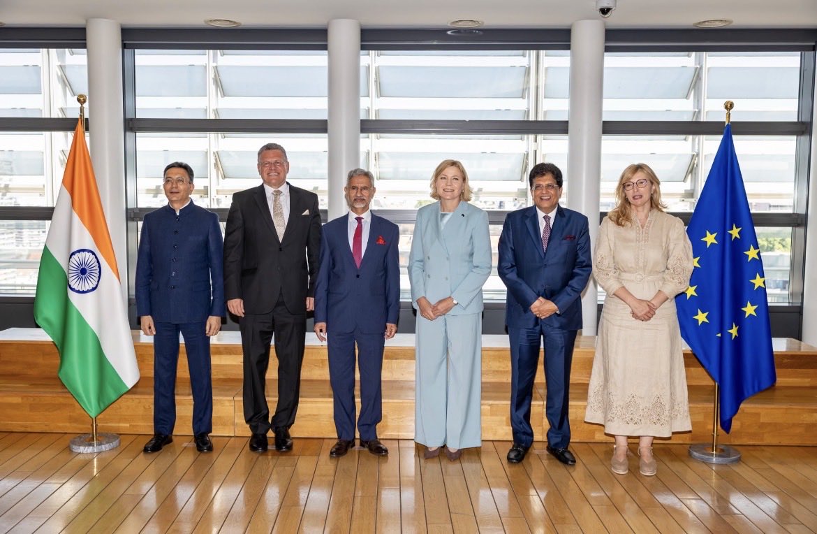 EUAmbIndia's tweet photo. At its 3rd ministerial meeting the EU-India TTC (Trade&amp;Technology Council) also reflected Trust&amp;Thrust in Cooperation, focused on deliverables, guided by objective of greater resilience &amp; integration of key value chains in IT, clean tech, agri-food, pharma. 🇪🇺🇮🇳power partnership! https://t.co/Ky1Ti9ZSoJ
