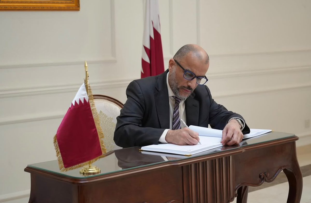 QatarEmb_MY's tweet photo. هد مقر سفارة دولة قطر في ماليزيا، يوم الثلاثاء الموافق 14 يوليو 2026م، توافد أعضاء من السلك الدبلوماسي المعتمدين لدى ماليزيا، إلى جانب نخبة من الشخصيات الماليزية والعربية، لتقديم واجب العزاء في وفاة صاحب السمو الأمير الوالد الشيخ حمد بن خليفة آل ثاني، طيب الله ثراه. https://t.co/BBPxX44nlQ