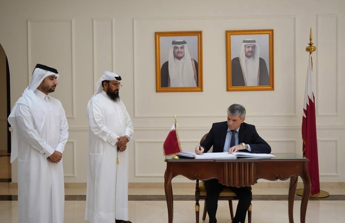 QatarEmb_MY's tweet photo. هد مقر سفارة دولة قطر في ماليزيا، يوم الثلاثاء الموافق 14 يوليو 2026م، توافد أعضاء من السلك الدبلوماسي المعتمدين لدى ماليزيا، إلى جانب نخبة من الشخصيات الماليزية والعربية، لتقديم واجب العزاء في وفاة صاحب السمو الأمير الوالد الشيخ حمد بن خليفة آل ثاني، طيب الله ثراه. https://t.co/BBPxX44nlQ