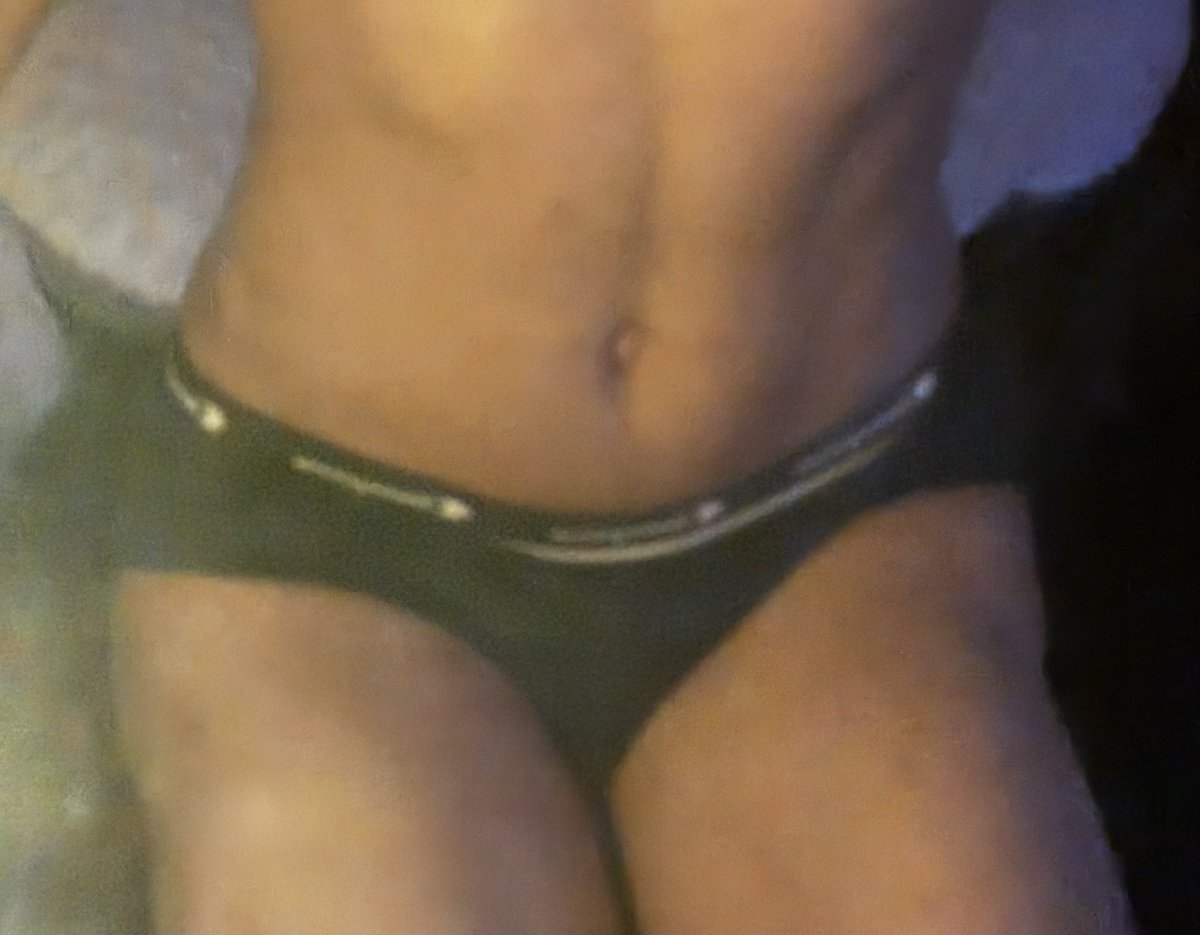 salcha444's tweet photo. wanna post more but idk what ppl would even want to see from me 😭 #nsfwtwtًً #tummy #thighs #femboy #feminine #bi https://t.co/jCdvc8CXOP