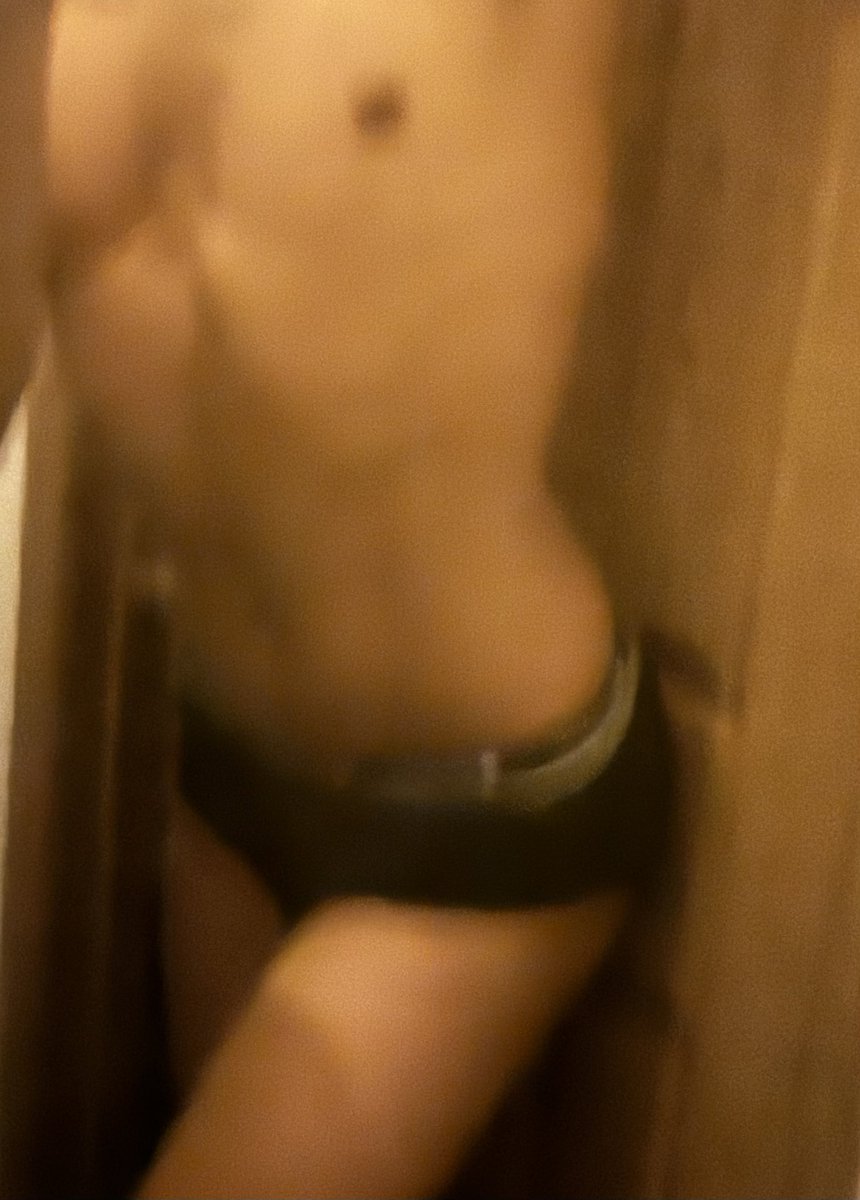 salcha444's tweet photo. wanna post more but idk what ppl would even want to see from me 😭 #nsfwtwtًً #tummy #thighs #femboy #feminine #bi https://t.co/jCdvc8CXOP