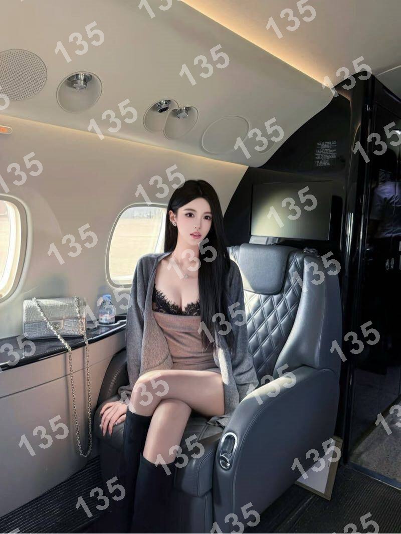 davidfoster2151's tweet photo. 时间太瘦，指间太宽，抓不住的流年，只剩我还在怀念。
厦门市湖里区社区廉抿傀政文化广场
#厦门
#福建
👉助理@nsht_kz
看上了请截图妹子便客服快速安排 https://t.co/SnyiQTtPYb