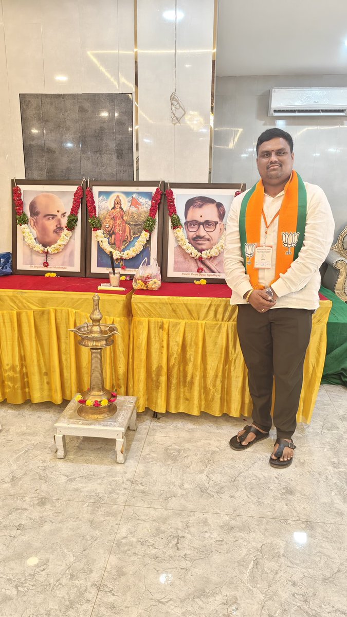 Arjun_BJYM's tweet photo. *బిజెపి మేడ్చల్ జిల్లా కార్యవర్గ సమావేశం*

@BJP4India @BJP4Telangana 
@bandisanjay_bjp @GaneshKunde8 
@akula_srivani @AnjiReddy_BJP @AnjiReddy_BJP @anr4bjp @Arvindharmapuri @BJYMinTG @tarunchughbjp @TigerRajaSingh @TVG_BJP @Tejasvi_Surya https://t.co/5NgFadENja