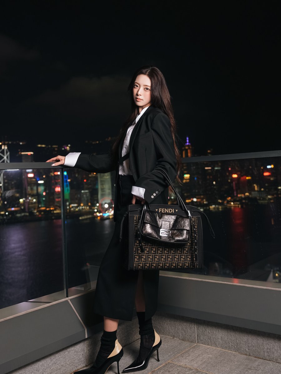 yunaspics's tweet photo. #YUNA x FENDI https://t.co/GNCb3sOv57
